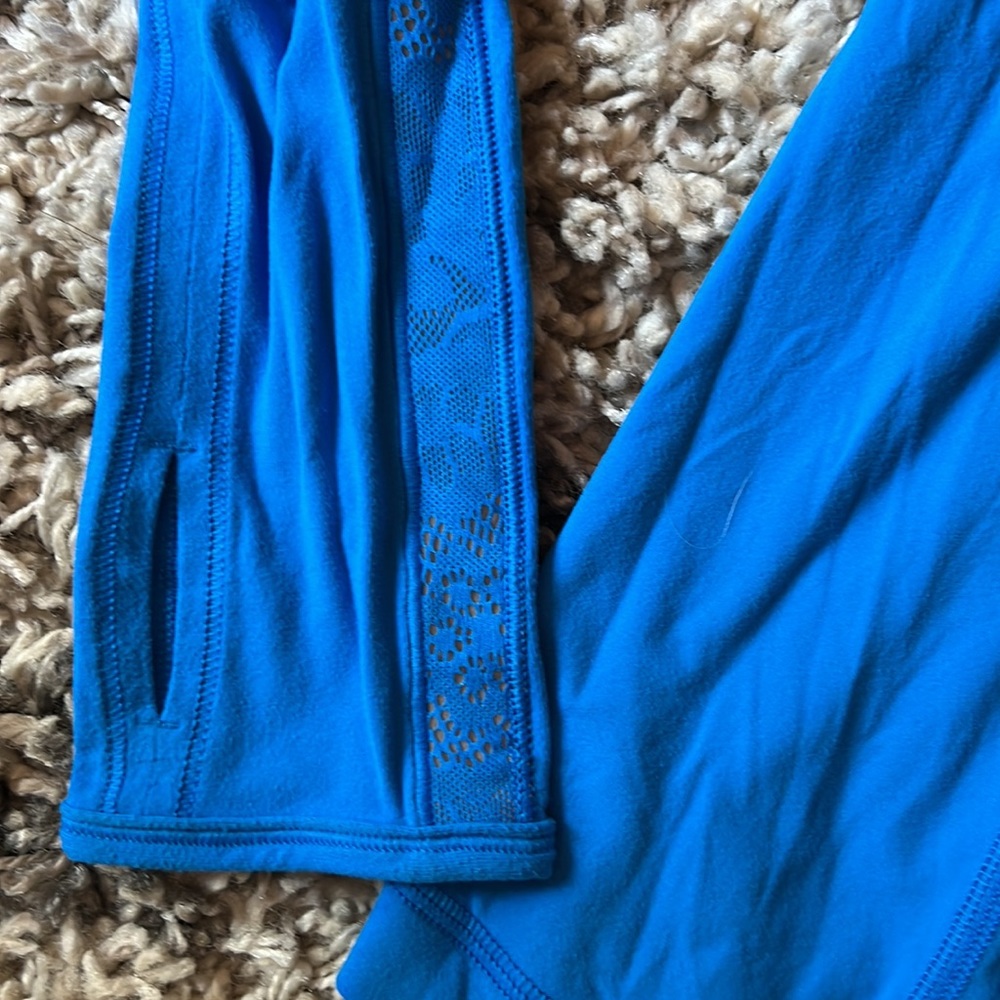Luluemon turtleneck 6 - Picture 6 of 7